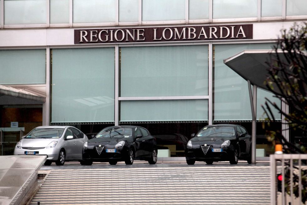 "Un sacco di soldi a un sacco di gente": l'inchiesta sulla sanità in Lombardia
