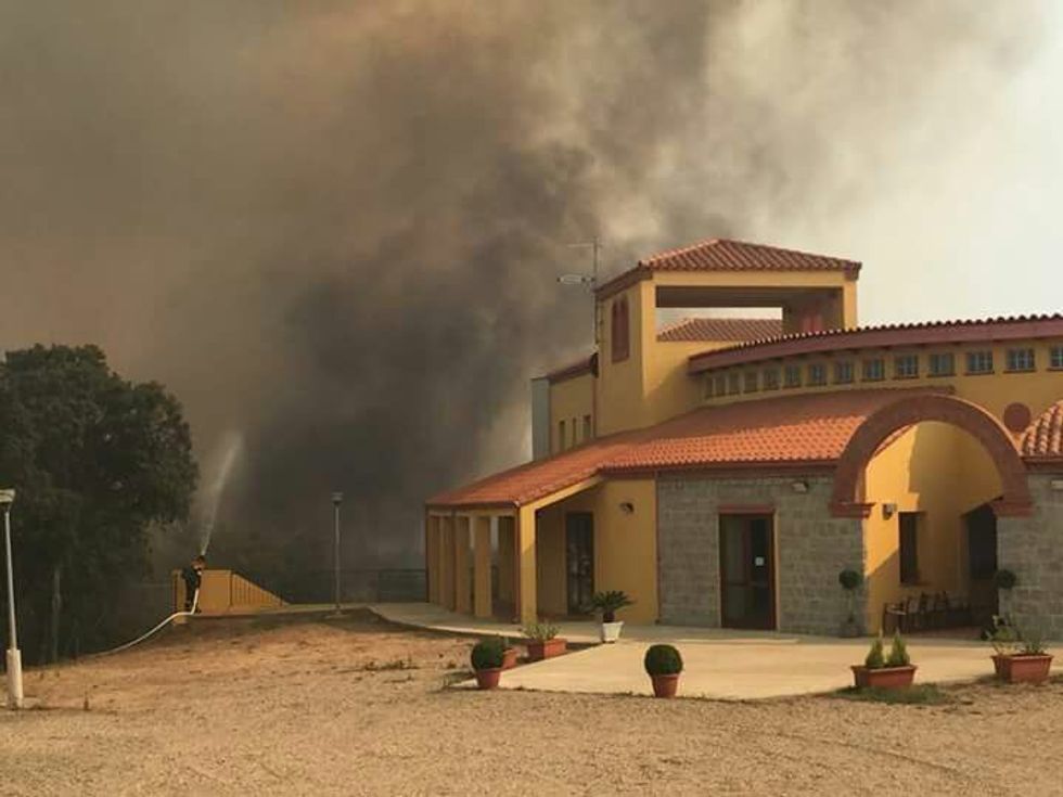 Sardegna, evacuato il penitenziario di Arbus a causa dei roghi