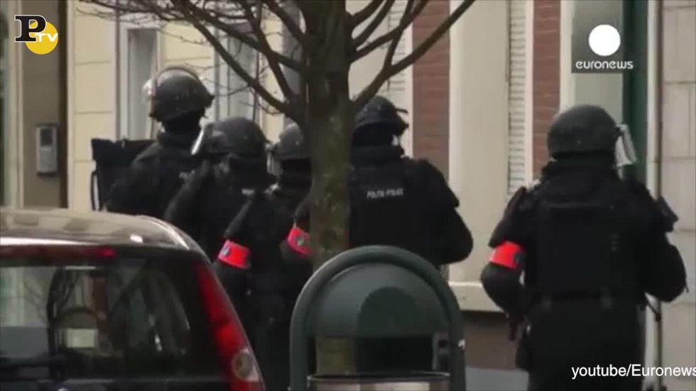 Bruxelles: sparatoria a Forest tra Polizia e terroristi