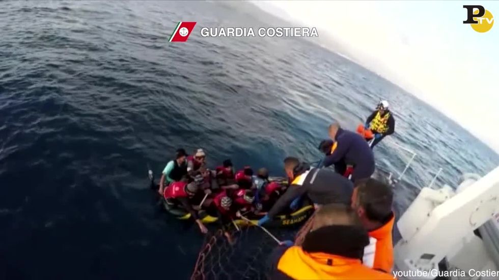 Guardia Costiera salva 14 migranti a Kos
