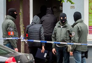 isis raid bruxelles polizia terroristi