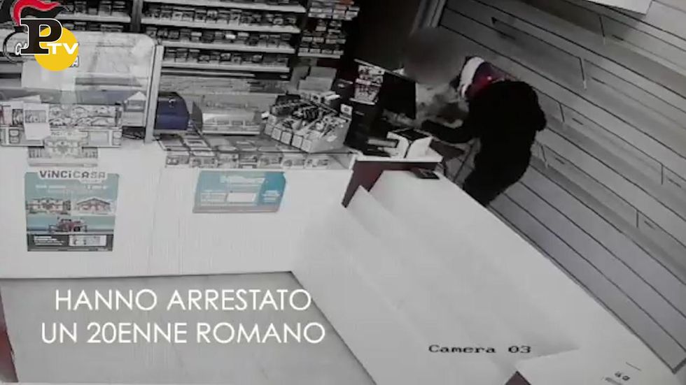 Roma, arrestato rapinatore seriale di supermercati e tabaccherie