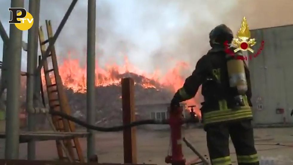 Torino, incendio in uno stabilimento dimesso