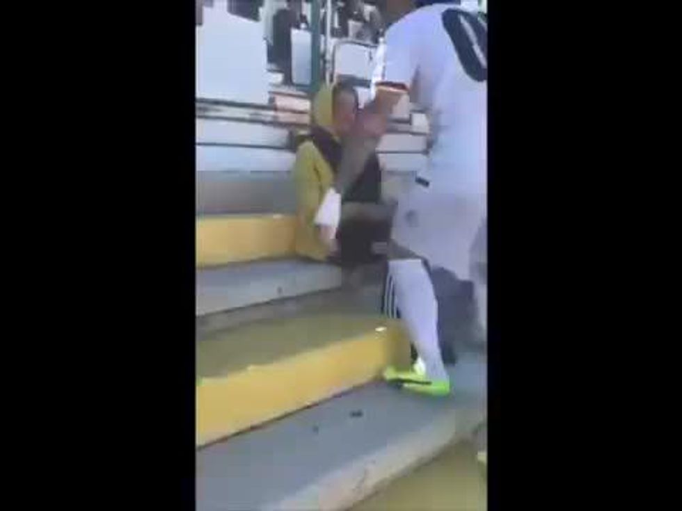 Messina, giocatore segna e corre in tribuna dalla madre malata I VIDEO