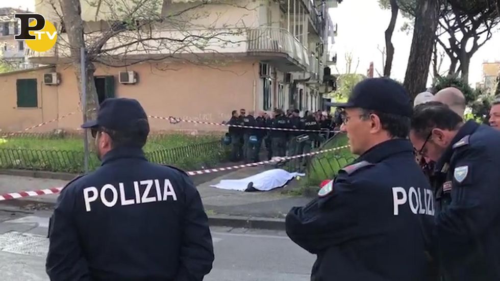Agguato a Napoli, Rione Villa: un morto e un ferito
