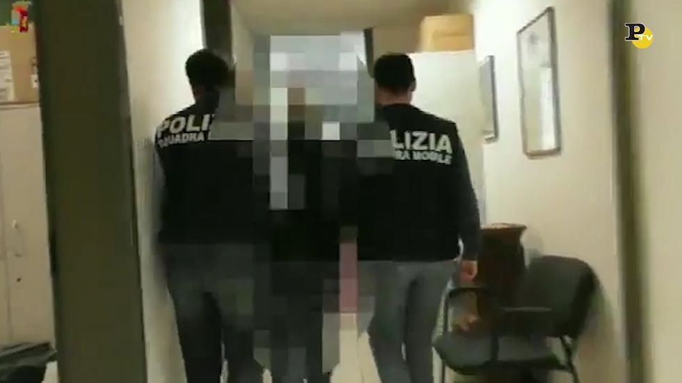 Ragusa: arrestato 64enne per detenzione materiale pedopornografico