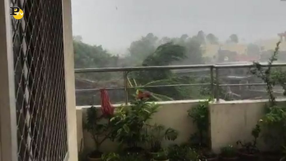 India, ciclone si abbatte sulle coste orientali