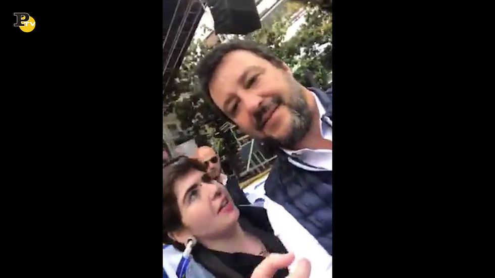 Salvini a Salerno e il finto selfie della "terrona antifascista"