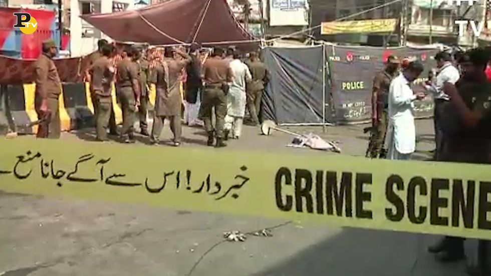 Pakistan: bomba contro polizia, almeno 6 morti