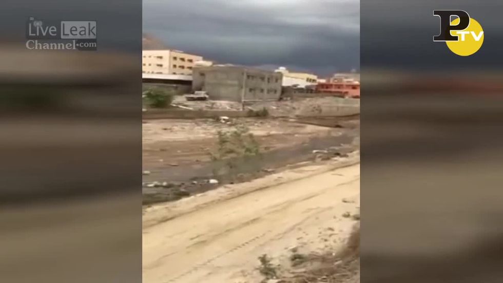Alluvione in Arabia Saudita: un Fiume di Fango