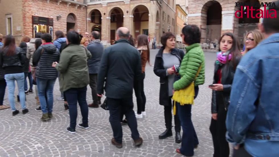 Che folla per Noemi a Macerata per Panorama d'Italia