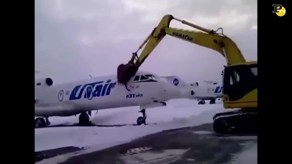 Distrugge un aereo dopo il licenziamento