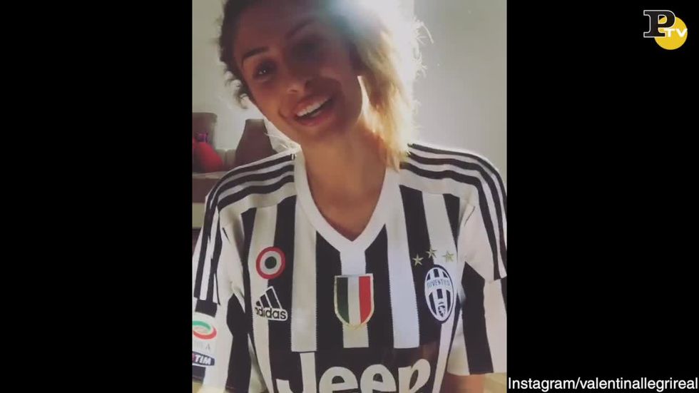 Valentina Allegri canta l'inno della Juventus