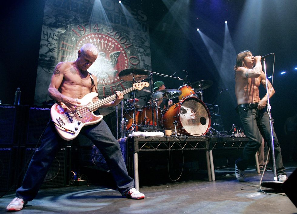 Red Hot Chili Peppers, il ritorno con Dark Necessites - La recensione del singolo