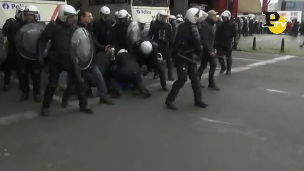 Bruxelles: scontri in piazza