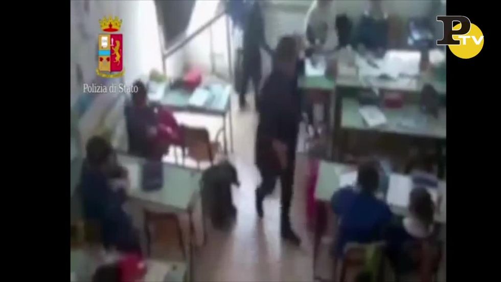 Messina: le maestre schiaffeggiano i bambini