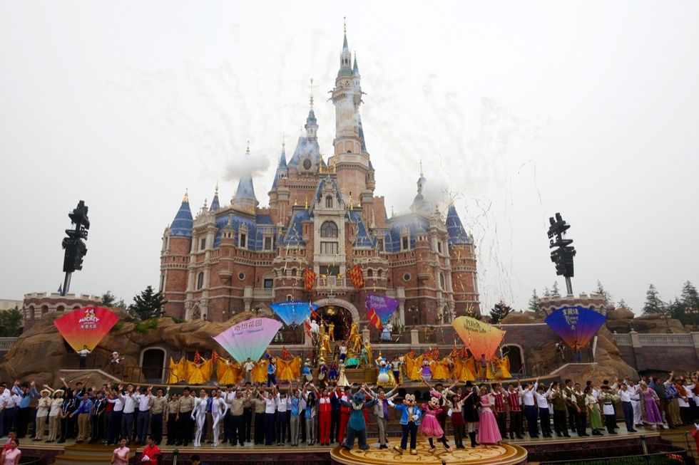 Shanghai, inaugurato il nuovo Disneyland cinese - FOTO