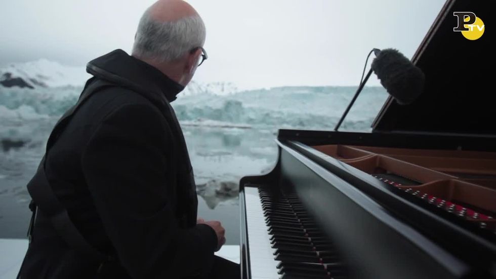 Ludovico Einaudi in Artico suona per Greenpeace - Video