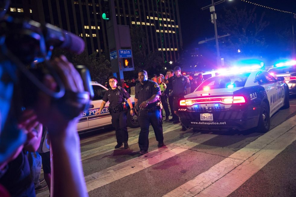 Dallas: sparatoria contro la Polizia | video