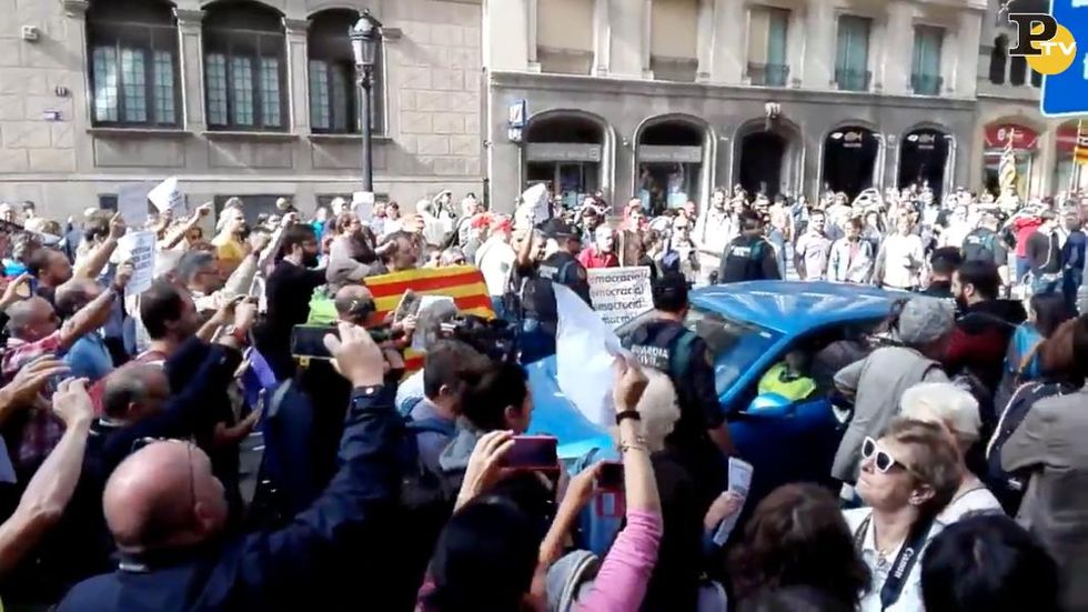 Barcellona: proteste in piazza dopo gli arresti della Guardia Civil contro il referendum