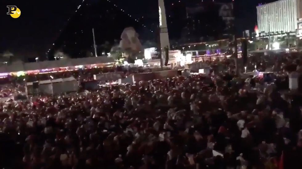 Attentato Las Vegas, la folla in fuga dal cecchino | Video