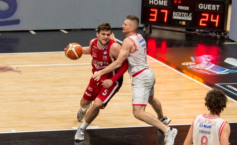 Basket, gara-1 di finale: Milano è squadra, Reggio solo Kaukenas