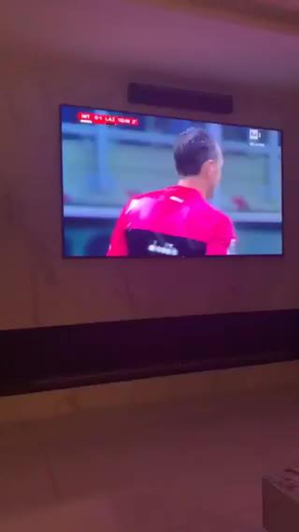 Rigore per l'Inter: il figlio di Icardi piange ed esulta davanti alla tv I VIDEO