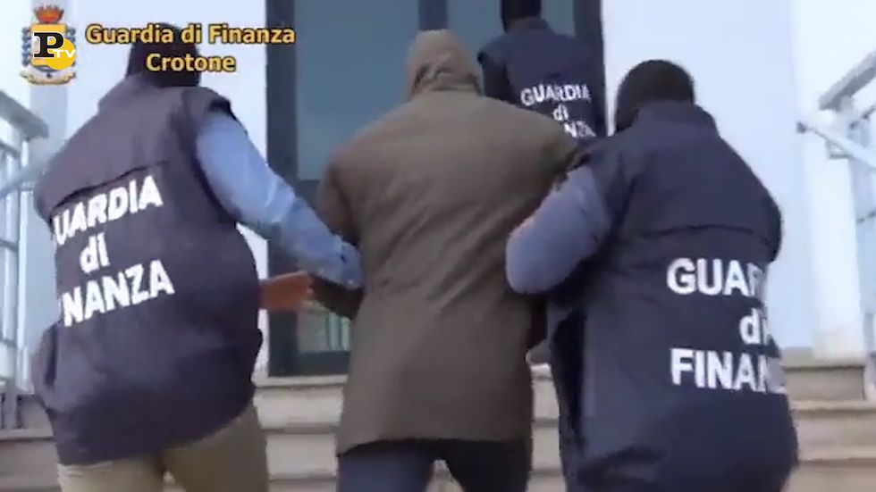 Guardia di Finanza di Crotone: 35 arresti per 'ndrangheta