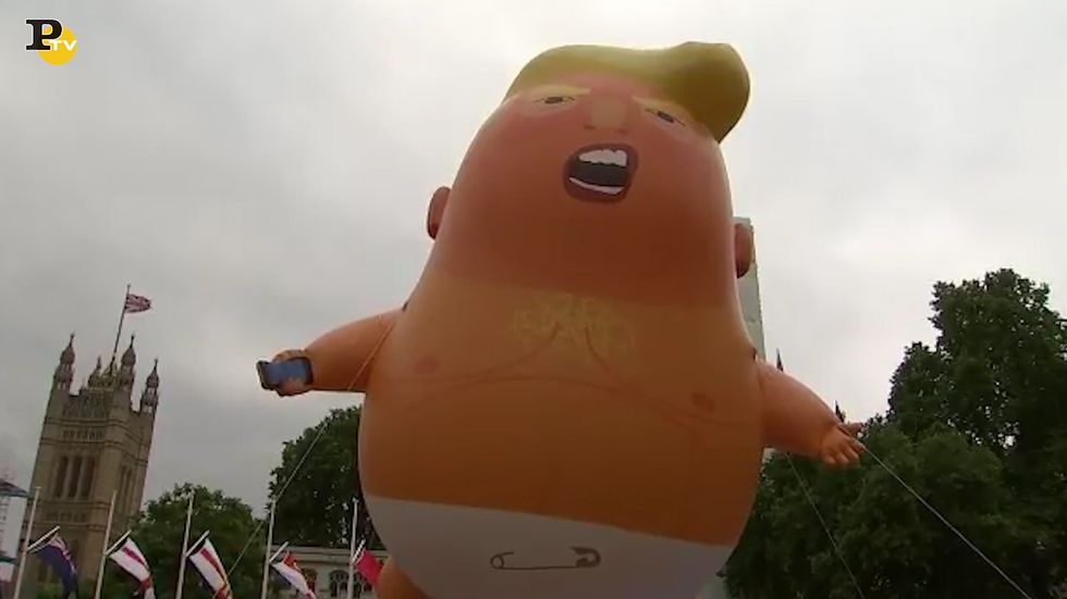 Baby Trump gonfiabile per le proteste contro il presidente Usa