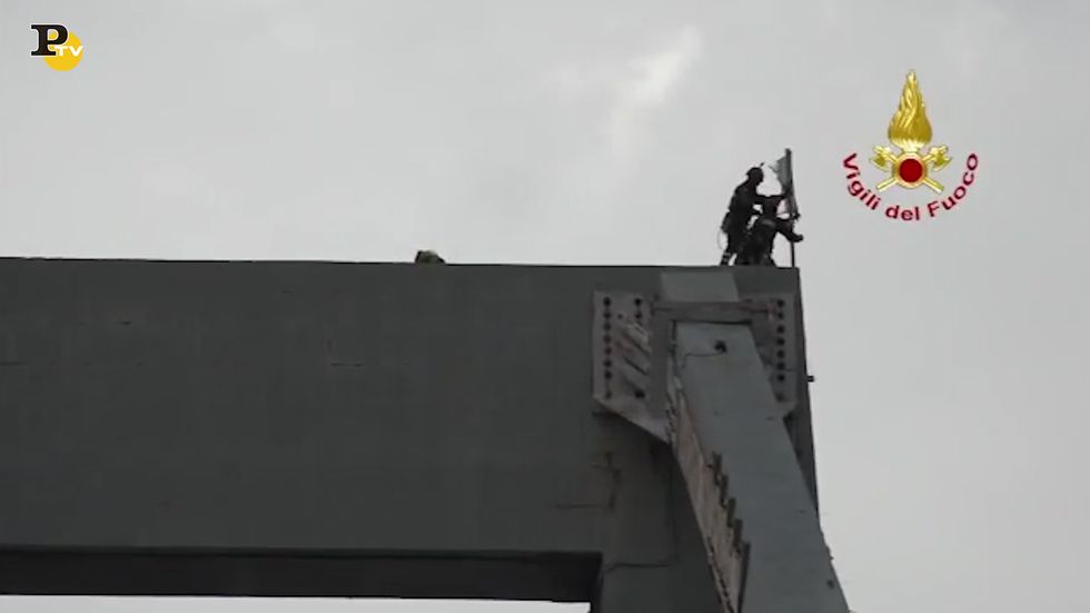 Genova, Ponte Morandi: ammainata la bandiera per la demolizione