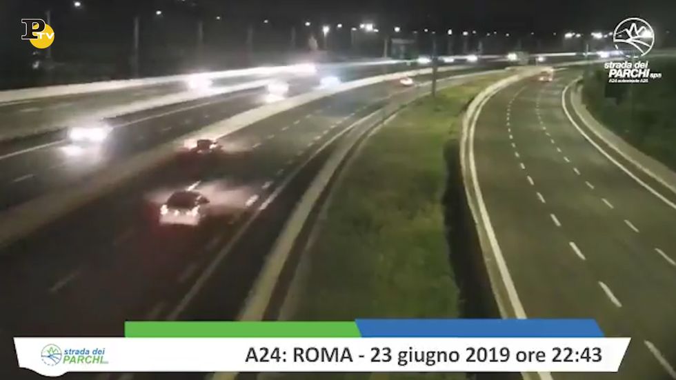 Roma, terremoto in diretta ripreso dalle telecamere dell'autostrada