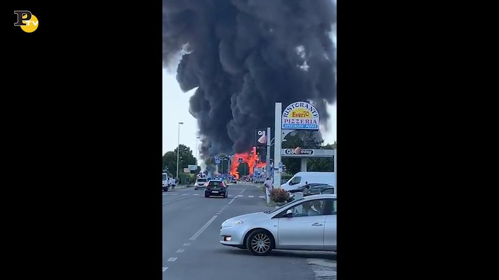 Incendio a Vicenza in una fabbrica di vernici