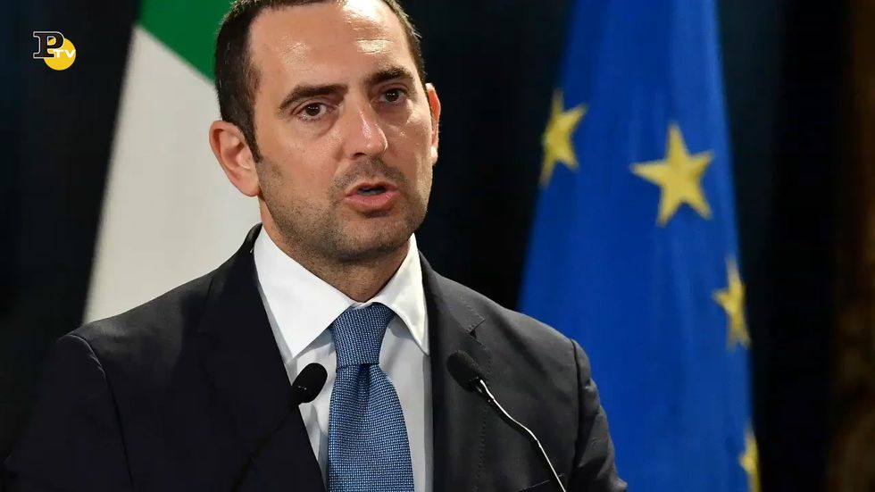 "È un maschilista, ha offeso Carola": lite tra Spadafora e Salvini