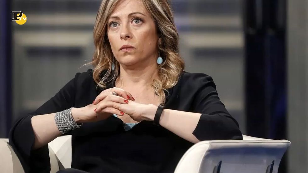 Giorgia Meloni chiede la revoca della cittadinanza a Sandro Gozi