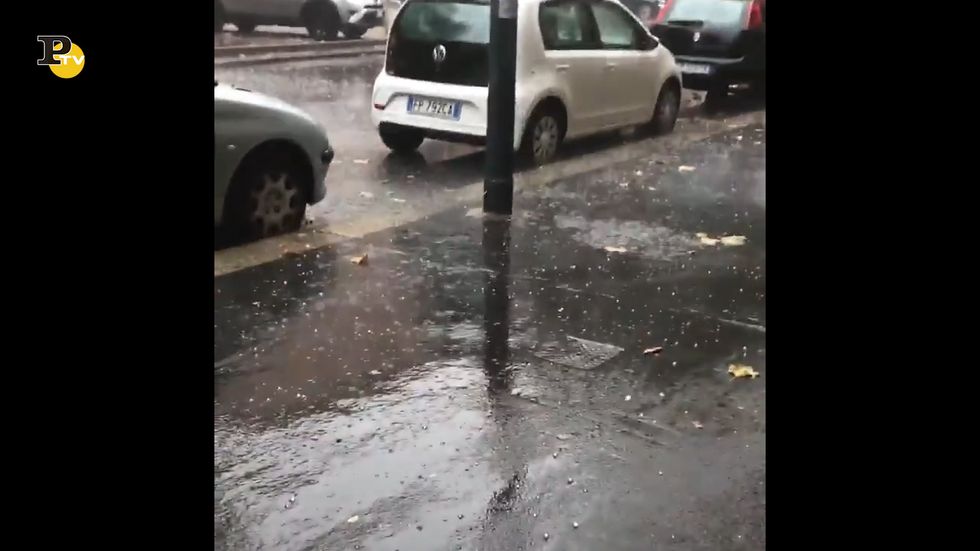 Maltempo a Milano, grandine e forti piogge sulla città