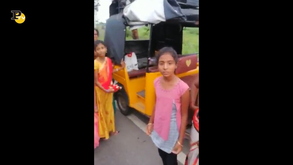 India, 24 persone trasportate su un veicolo a tre ruote