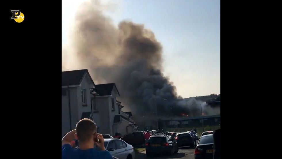 Scozia, enorme incendio in una scuola superiore