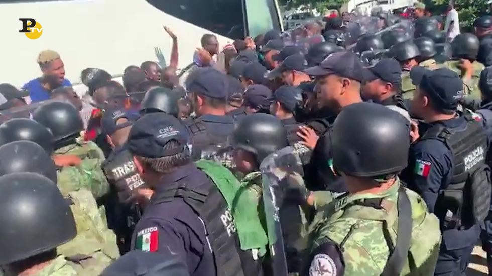 Messico, scontri tra migranti africani e guardia civile