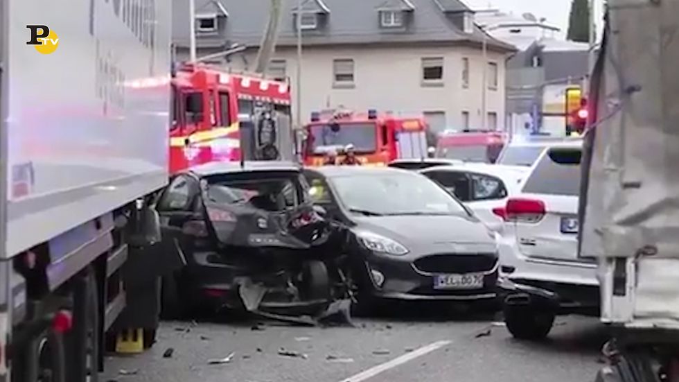 Germania, tir rubato finisce su 8 auto provocando 9 feriti