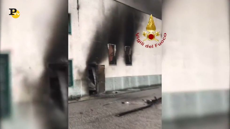 Brescia, incendio al caseificio Solat a Leno