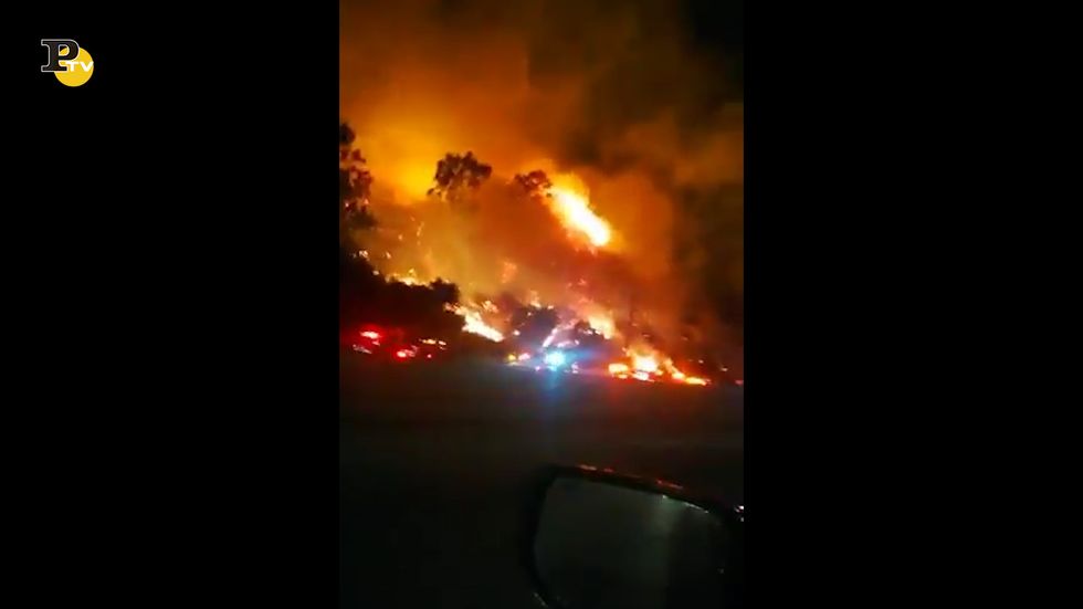 Incendi in California, 200mila persone evacuate