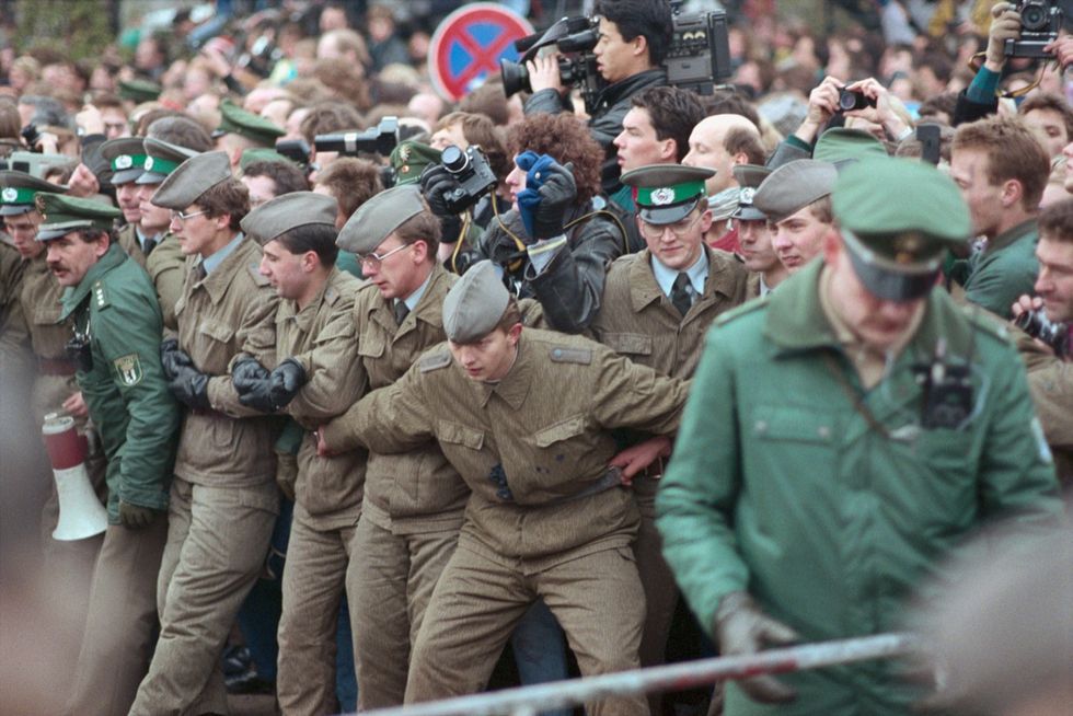 A difesa del muro di Berlino: la guardia di frontiera nella DDR e nella RFT. Storia e foto