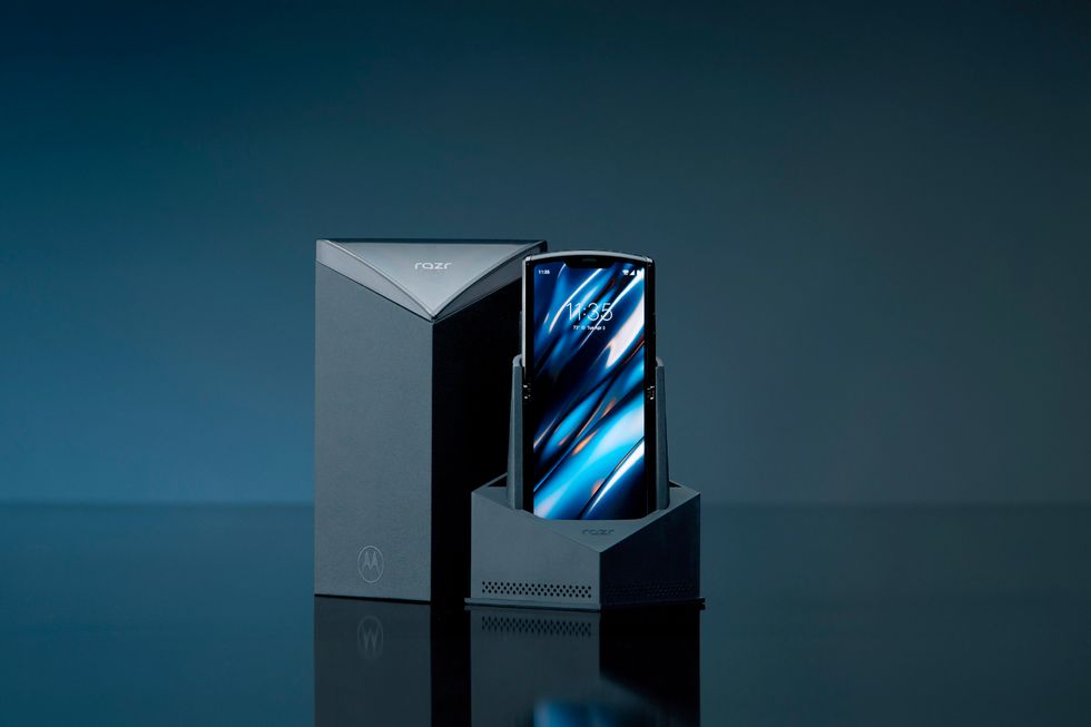 Motorola riporta in vita il Razr, il suo primo smartphone con display flessibile