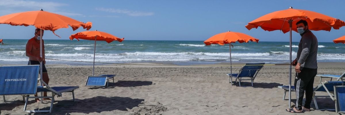 Fase 2: sulla spiaggia di Capocotta prove d'estate - Foto