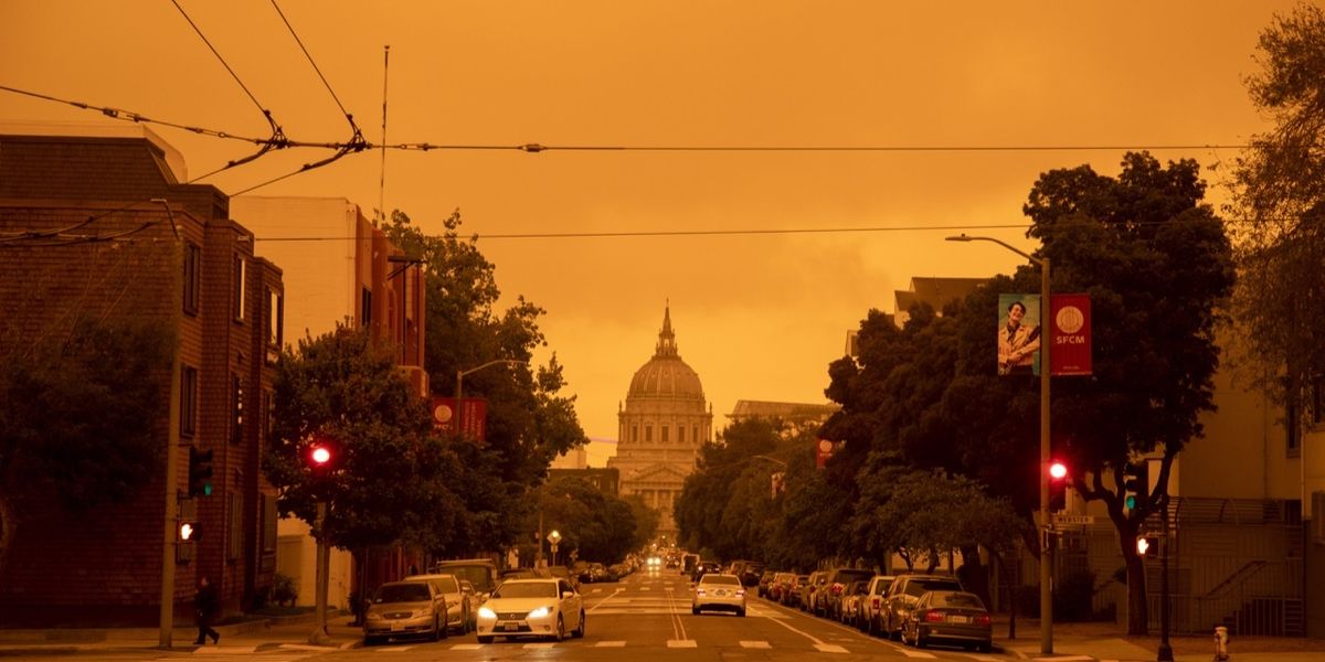 San Francisco, il cielo si tinge di arancione - Foto