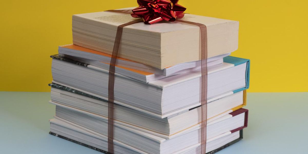 Guida regalo per lettori. I migliori titoli dell'anno e gli accessori indispensabili