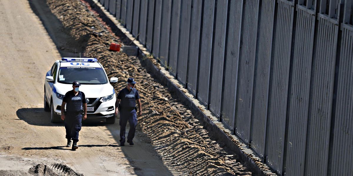 Altro che accoglienza, l'Europa vuole i muri anti-migranti