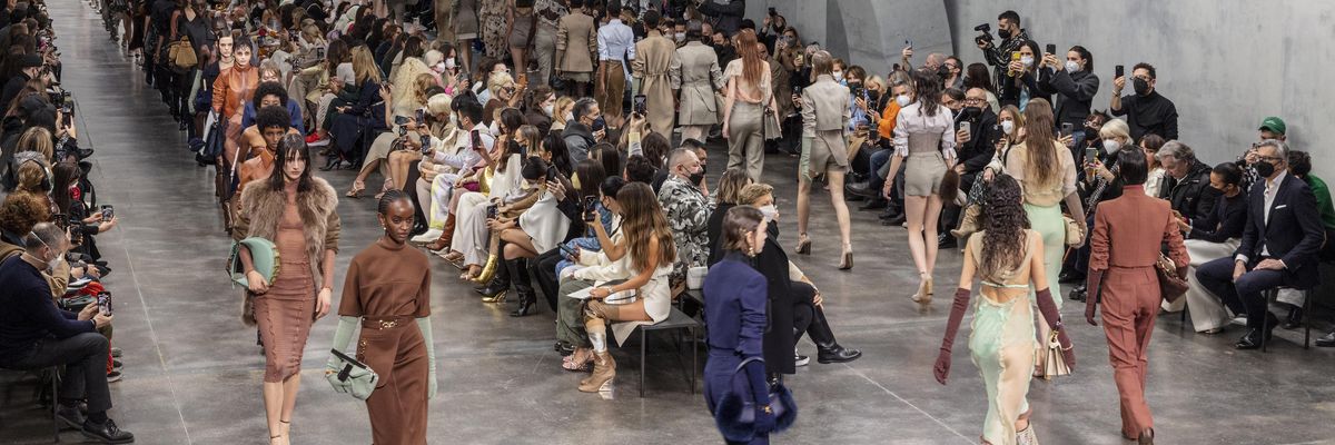 Artigianalità couture sensuale oppure grintosa, fra i debutti e i primi trend di Milano Moda Donna