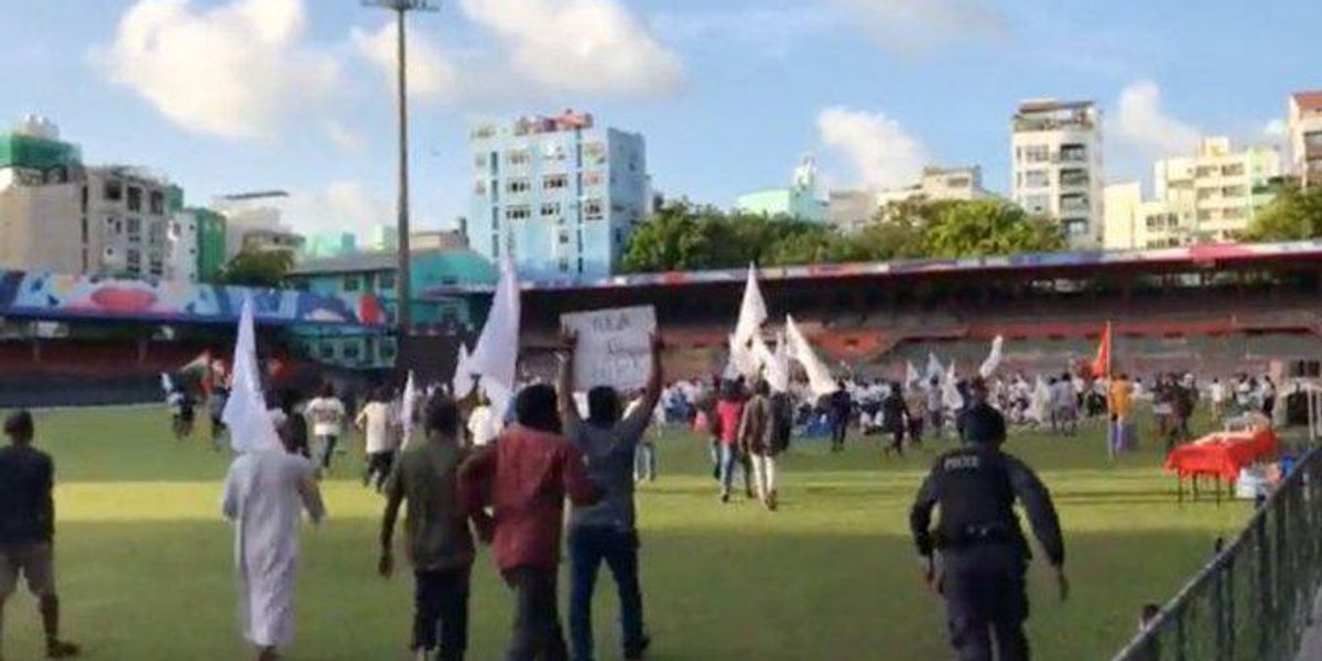 Gli estremisti islamici contro lo yoga alle Maldive