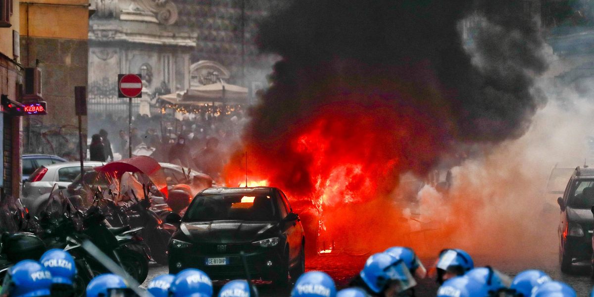 Gli errori dietro gli incidenti a Napoli tra tifosi